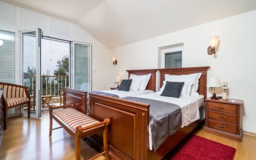 Vila prvi red do mora s unutarnjim i vanjskim bazenom, Lozica (Dubrovnik)